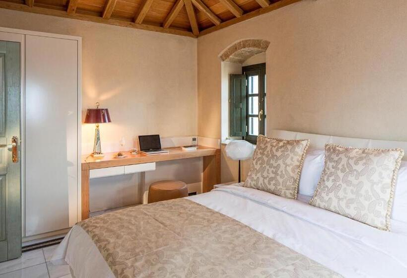Полулюкс, Moni Emvasis Luxury Suites