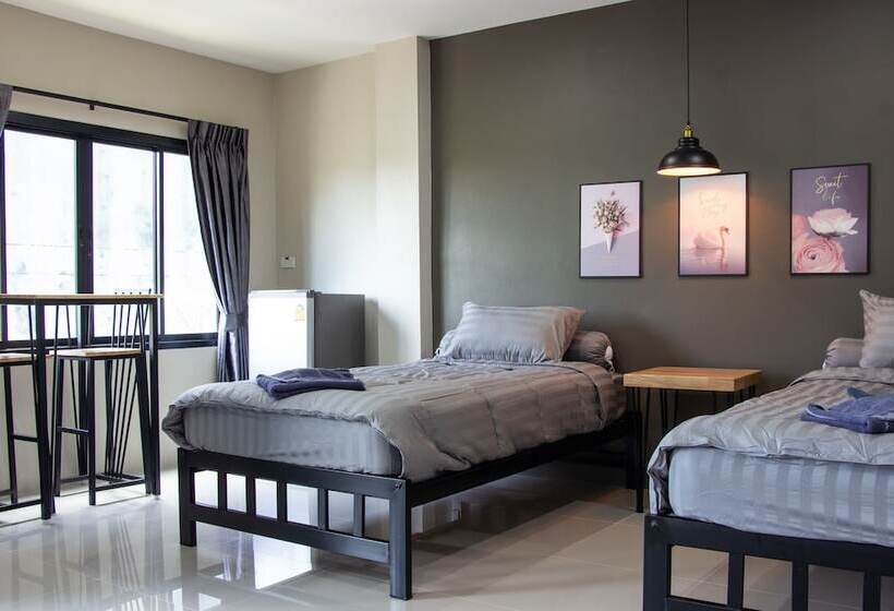 اتاق لوکس, Is Am Are Stay Boutique
