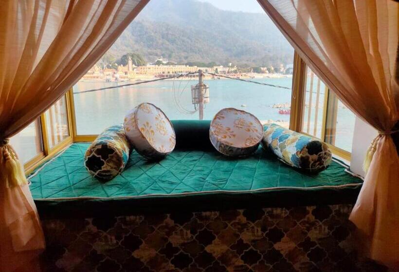 غرفة بريميوم مع إطلالات, The Neeraj Ganga Heritage Palace