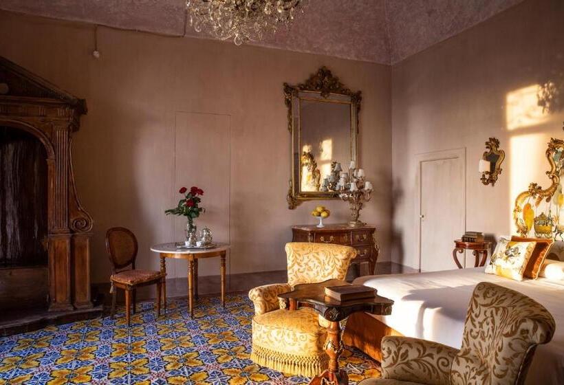 سوئیت با تخت بزرگ, Villa De Cillis Carafa