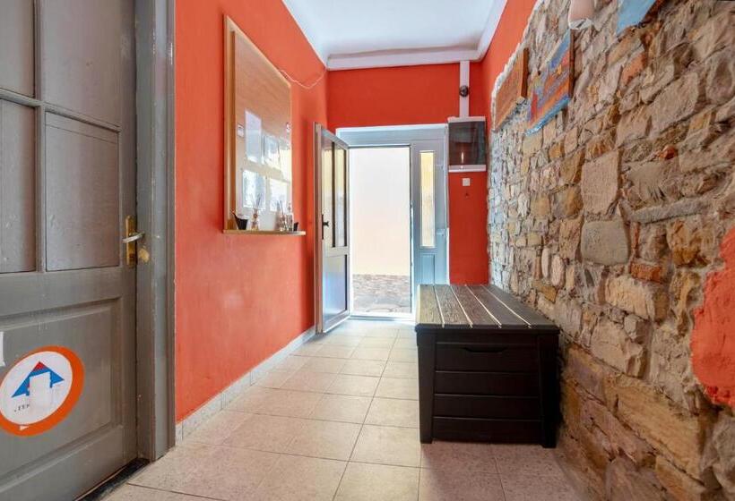 اتاق استاندارد با سرویس بهداشتی مشترک, Hostel Martin