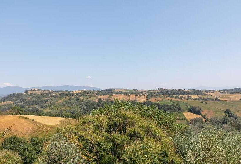 کلبه ییلاقی, Tenuta Colle Sala   Country House & Suites