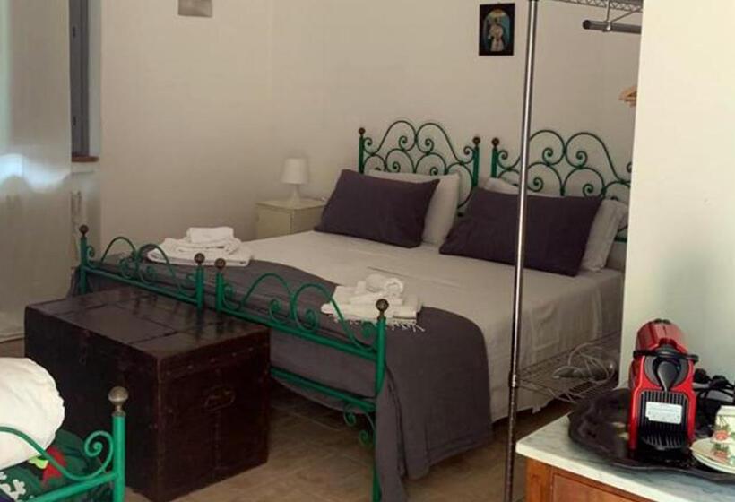 کلبه ییلاقی, Tenuta Colle Sala   Country House & Suites