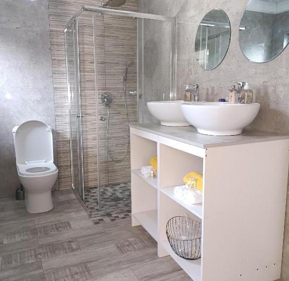 家庭间, Eyezulu Guesthouse
