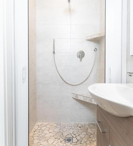 Трехместный Номер Стандарт с Балконом, La Perla