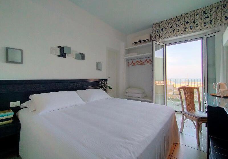 اتاق استاندارد با چشم‌انداز دریا, Luxor Cattolica Beach