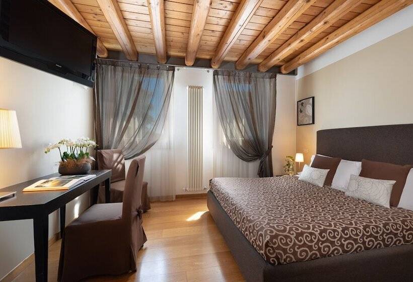 اتاق استاندارد سه نفره, Rovere