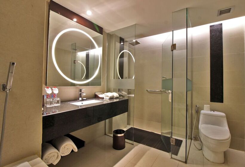Номер Deluxe, Swiss Belhotel Harbour Bay
