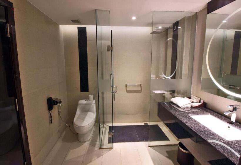 Номер Deluxe, Swiss Belhotel Harbour Bay