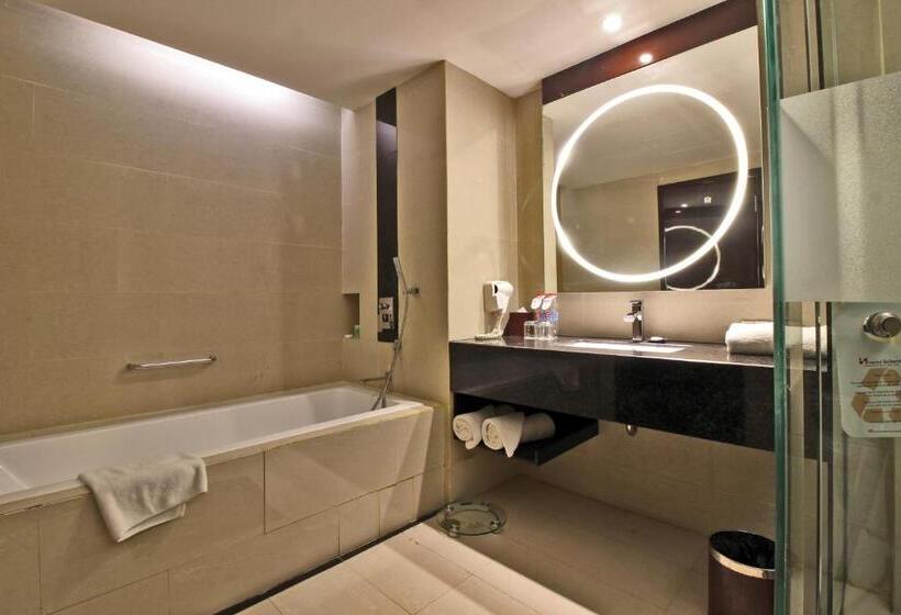Номер Deluxe, Swiss Belhotel Harbour Bay