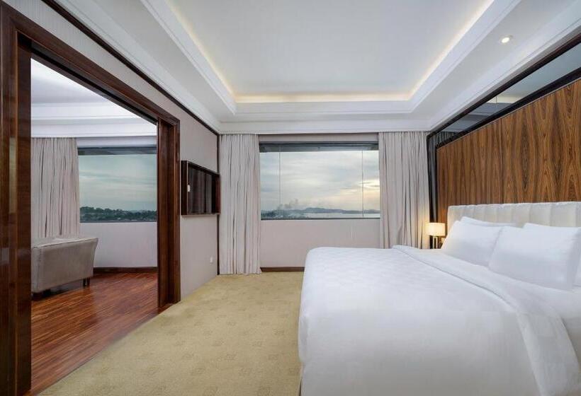 Полулюкс, Swiss Belhotel Harbour Bay
