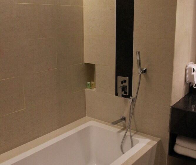 Номер Deluxe, Swiss Belhotel Harbour Bay
