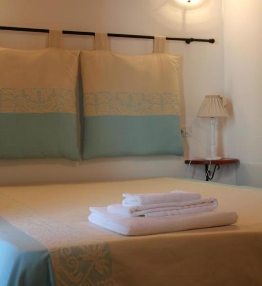 Standard room with outdoor bath, B&b Piazza Di L Ara