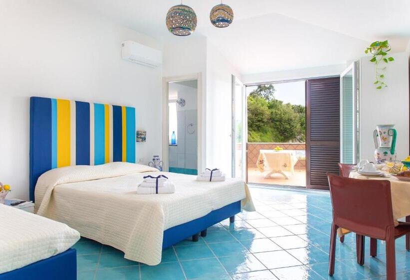 اتاق لوکس با بالکن و چشم‌انداز دریا, Villa Fontana Limite