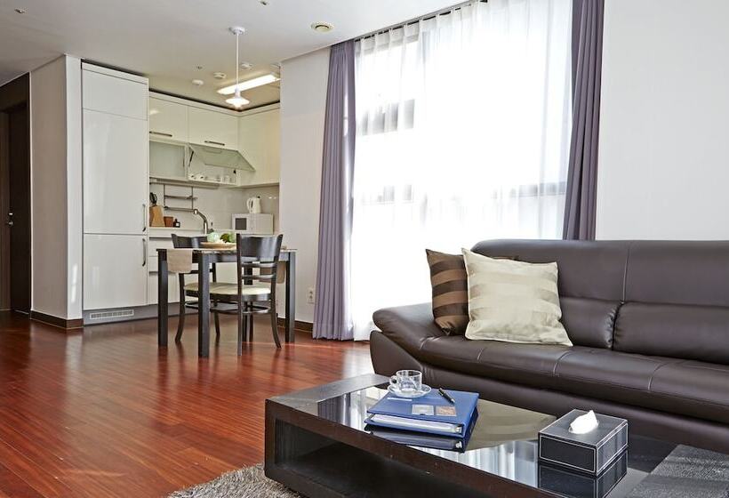 スイート, Brown Suites Residence