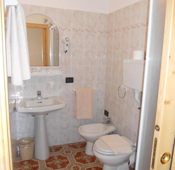 Трехместный Номер Стандарт с Балконом, Affittacamere Baita Betulla