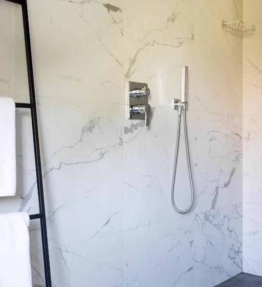 اتاق لوکس با تخت بزرگ, B&b Josephine