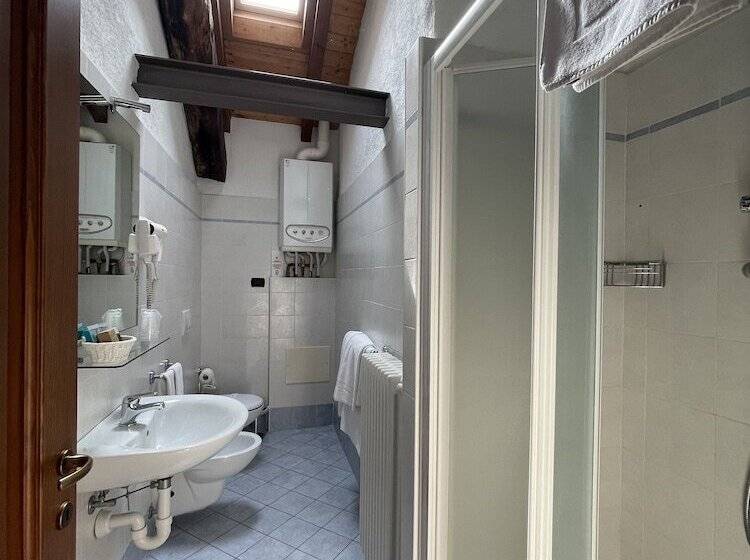 行政三人间, Albergo La Torre