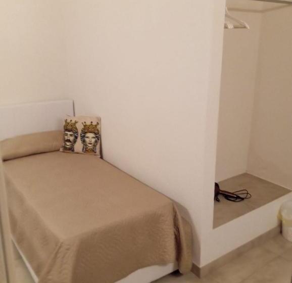 اتاق استاندارد یک نفره, New Aurispa