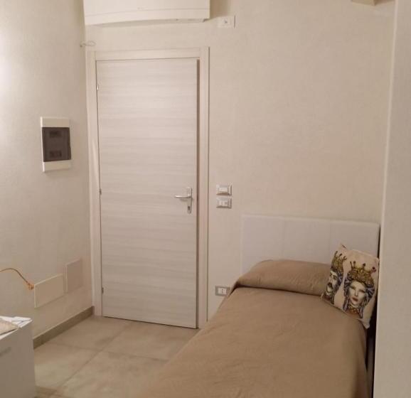 اتاق استاندارد یک نفره, New Aurispa