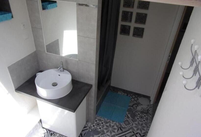 خانه 4 خوابه, Gîte L Escoussou Au Calme, 6p, 4ch, 130m2, Charme Et Nature, Piscine Chauffée, Sud Ardèche