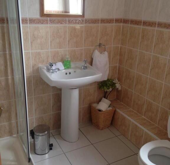 اتاق خانوادگی, Heeneys Lodge B&b