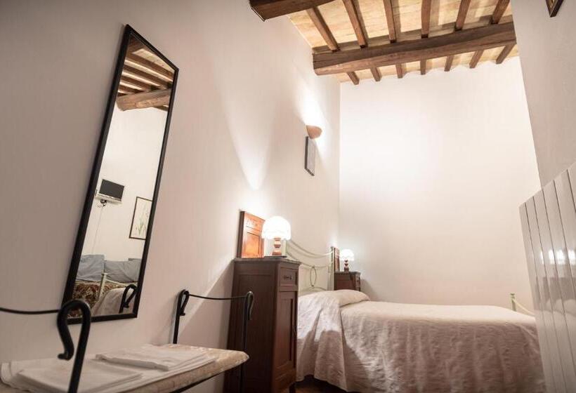 اتاق استاندارد سه نفره, Agriturismo Sasso Rosso