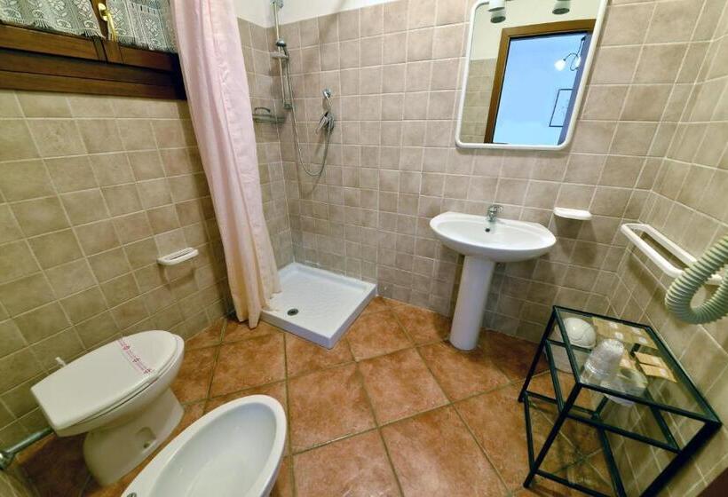 اتاق استاندارد چهار تخته, Agriturismo Sasso Rosso