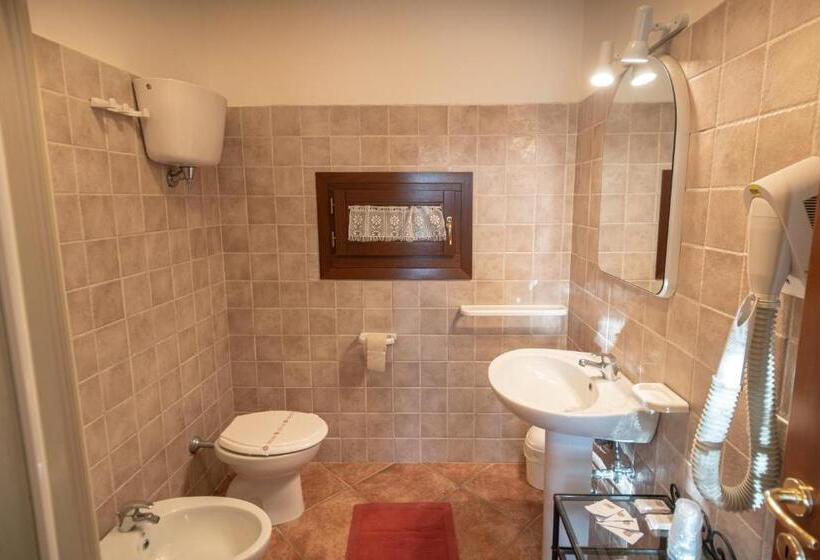 اتاق استاندارد چهار تخته, Agriturismo Sasso Rosso