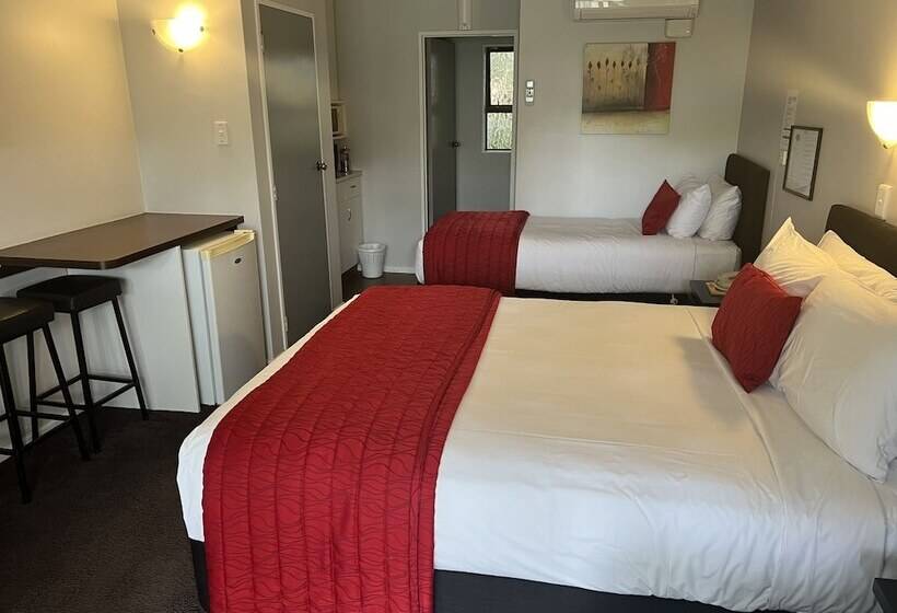 스탠다드 스튜디오, Avenue Motel Palmerston North