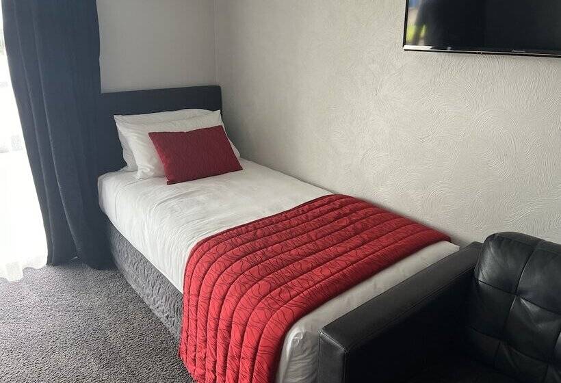 استودیوی استاندارد, Avenue Motel Palmerston North