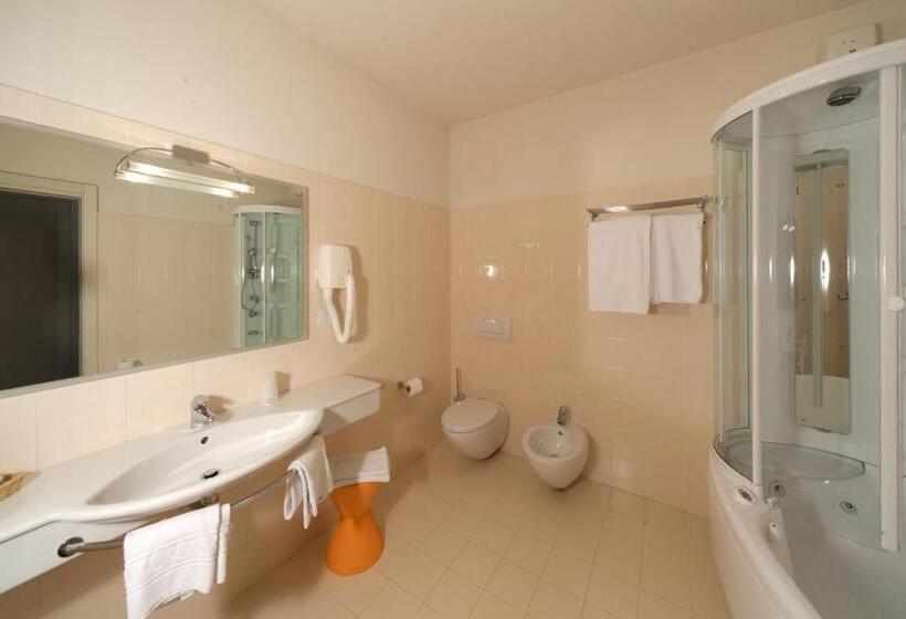 سوییت جونیور با بالکن, Club Hotel Olivi   Tennis Center