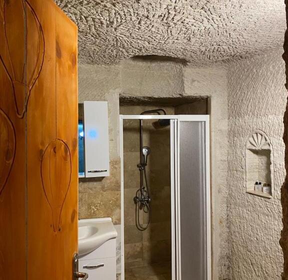 Номер Стандарт, Seven Rock Cave