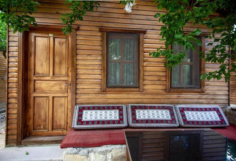 Номер Стандарт Вид на Бассейн, Seven Rock Cave