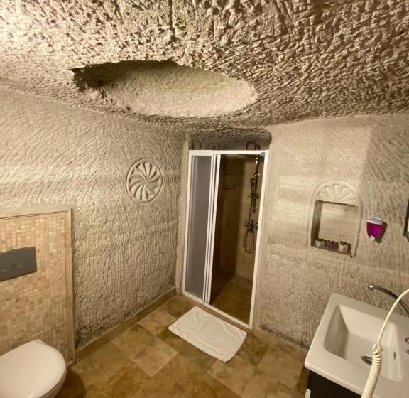 Номер Стандарт Вид на Бассейн, Seven Rock Cave
