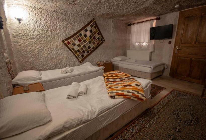 Номер Стандарт Вид на Бассейн, Seven Rock Cave