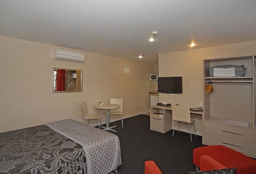 Студия Стандарт, Omahu Motor Lodge