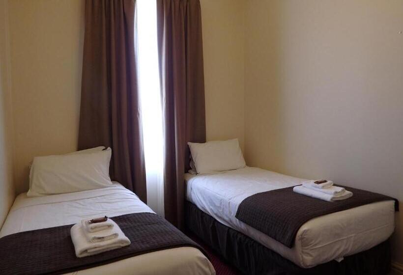 חדר משפחתי, The Glenferrie Hotel Hawthorn