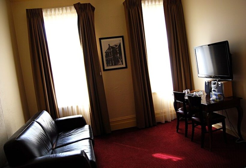 חדר משפחתי, The Glenferrie Hotel Hawthorn