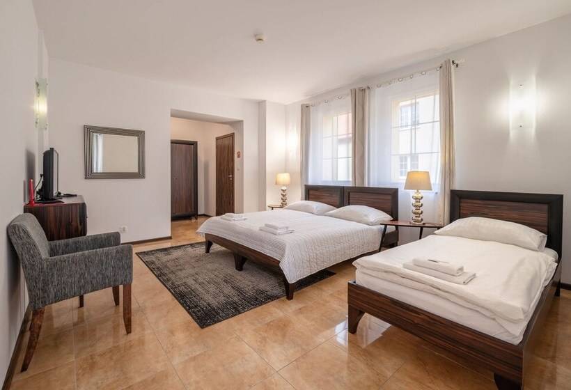 اتاق استاندارد سه نفره, Villa Tilia