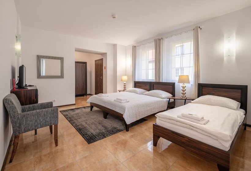 اتاق استاندارد سه نفره, Villa Tilia