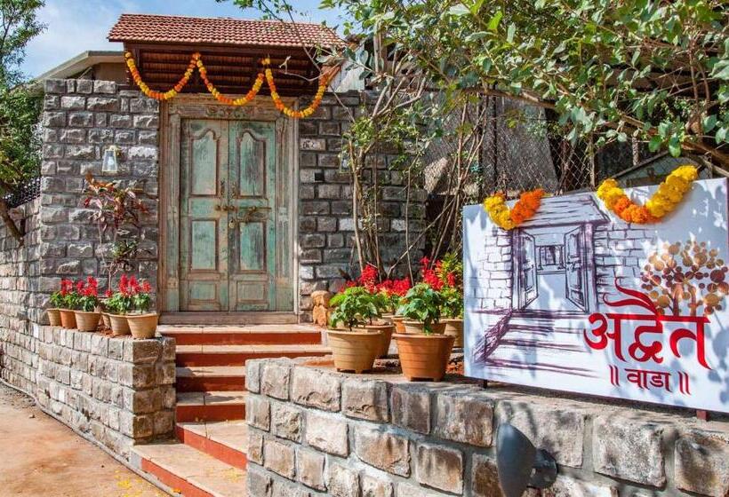 Номер Стандарт с Балконом, Advait Resort,  Kshetra Mahabaleshwar