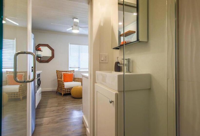 Студия Стандарт, Island View Cottages Sebastian