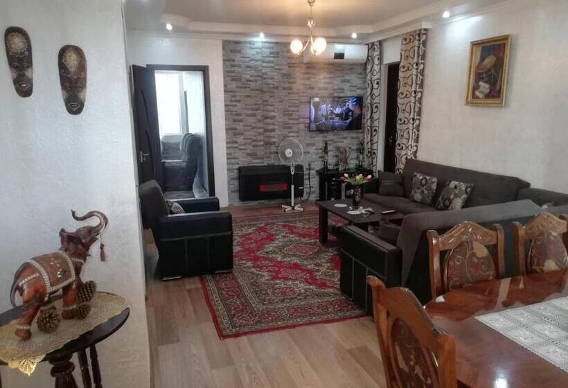 اتاق اکونومی, Naziti House