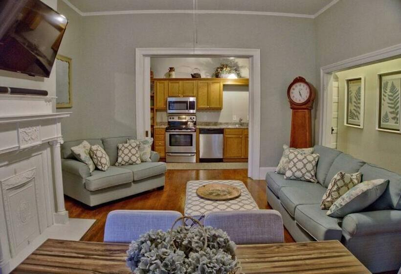 خانه 1 خوابه, Beautiful 6 Bed, 5 Bath Historic Savannah Home
