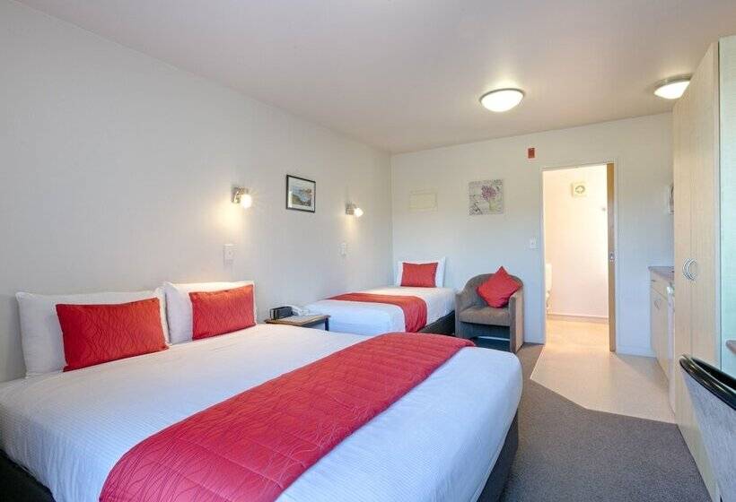 스탠다드 스튜디오, Bella Vista Motel Westport