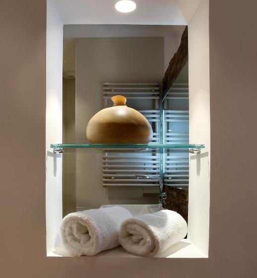 Номер Клуб, Petit Hôtel Confidentiel