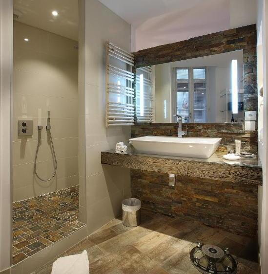 Номер Клуб, Petit Hôtel Confidentiel