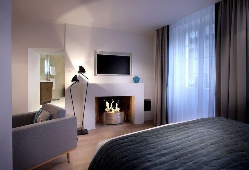 Полулюкс с Балконом, Petit Hôtel Confidentiel