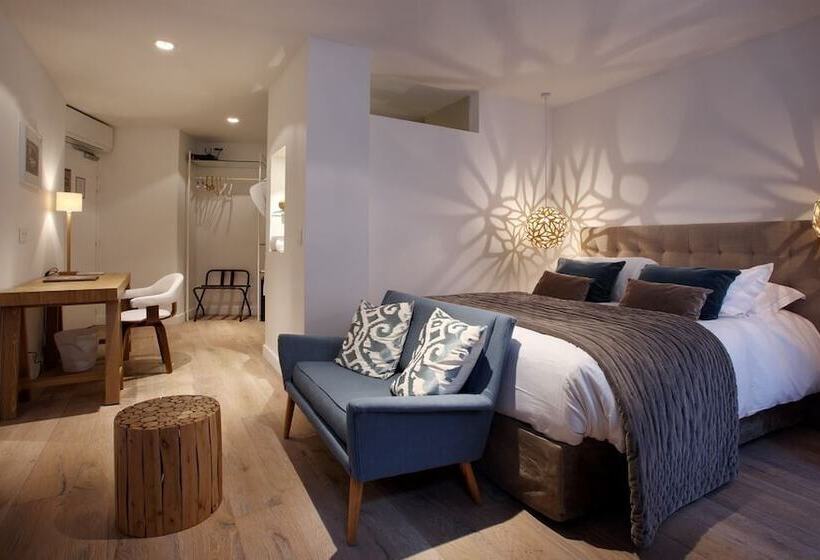 Номер Клуб, Petit Hôtel Confidentiel